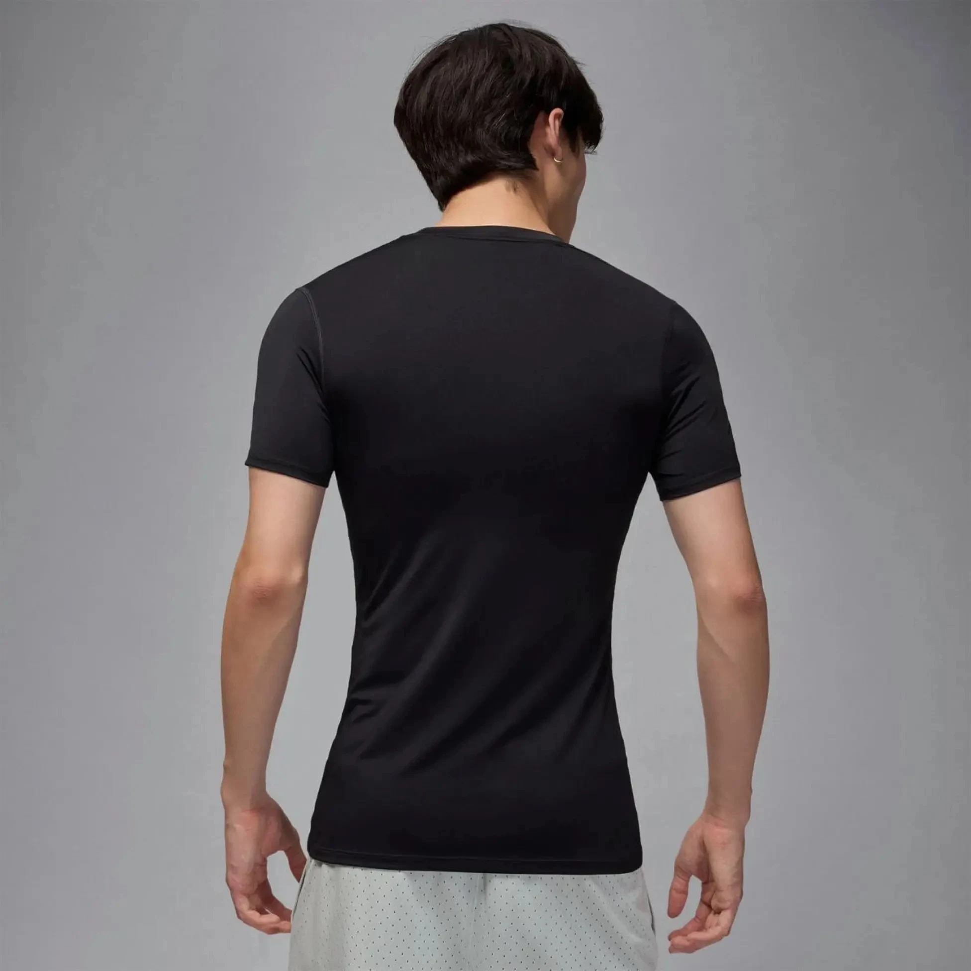 Футболка чоловіча Jordan Dri-Fit Short-Sleeve Base Layer Top Black (HV4099-010) — фото 3