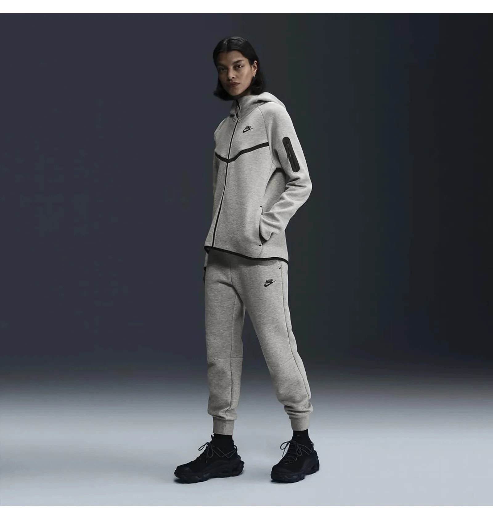 Брюки жіночі Nike Sportswear Tech Fleece Grey (HV6779-063) — фото 1