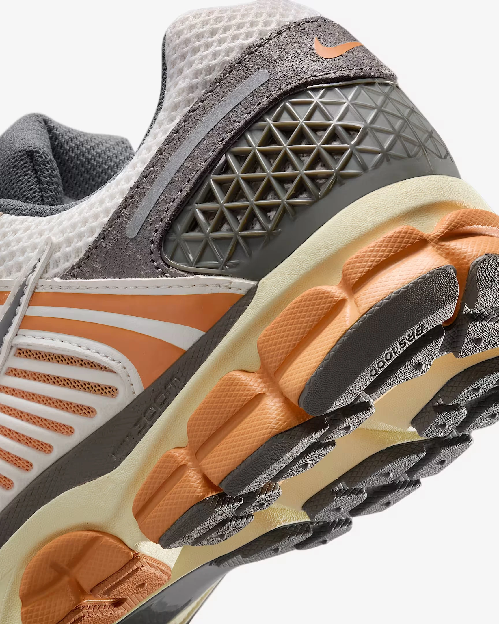 Nike Air Zoom Vomero 5 'Phantom Copper Moon' — фото 9