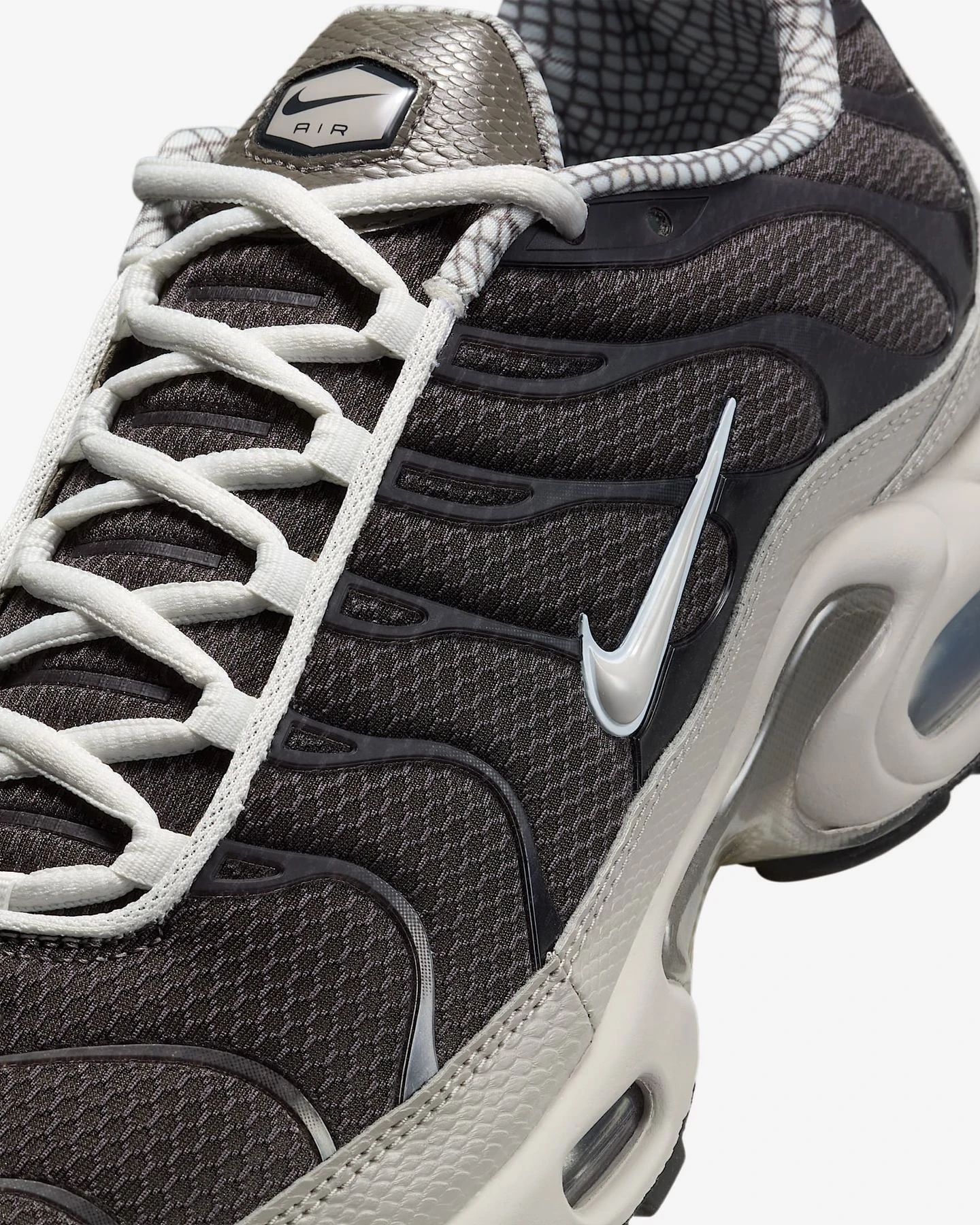 Кросівки чоловічі Nike Air Max Plus (IB7679-200) — фото 9