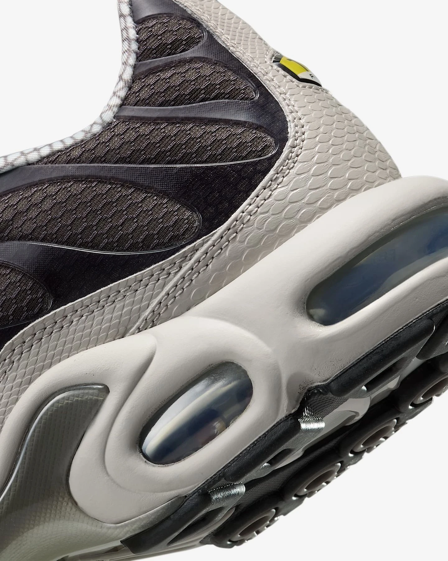 Кросівки чоловічі Nike Air Max Plus (IB7679-200) — фото 10