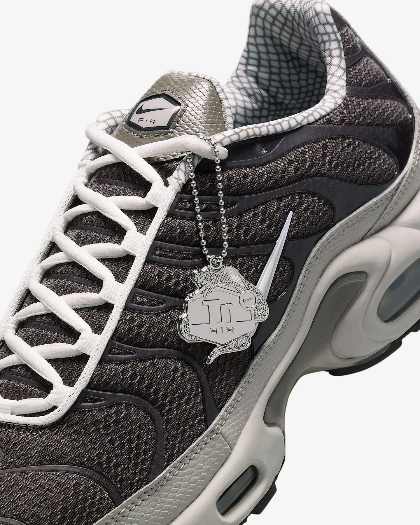 Кросівки чоловічі Nike Air Max Plus (IB7679-200) — фото 11
