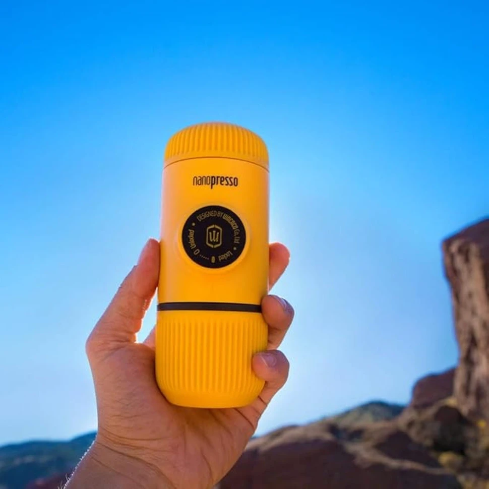 Портативна еспресо-кавоварка Wacaco Nanopresso жовта, механічна, для меленої кави — фото 3