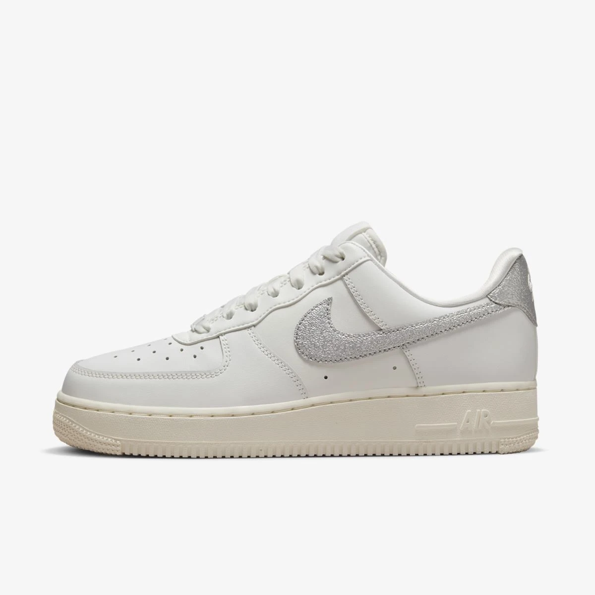 Жіночі кросівки Nike W Air Force 1 07 Ess Trnd DQ7569-100, 40 — фото 12