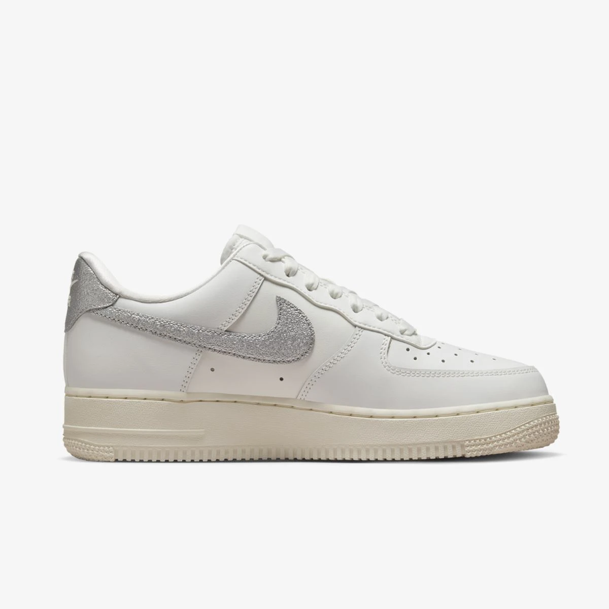 Жіночі кросівки Nike W Air Force 1 07 Ess Trnd DQ7569-100, 40 — фото 14