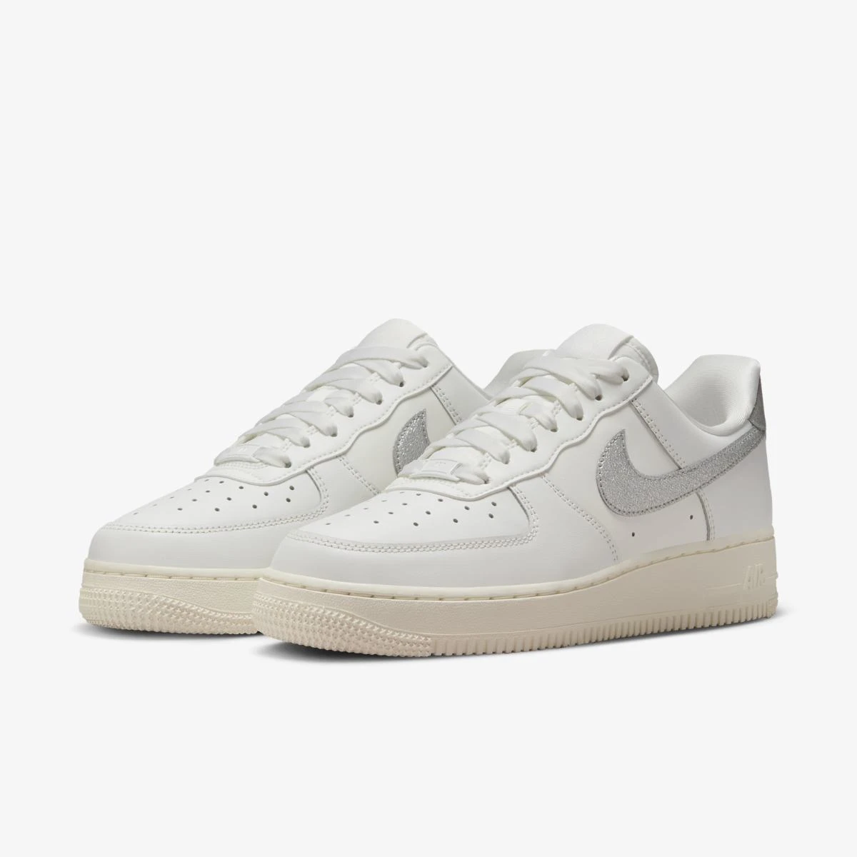 Жіночі кросівки Nike W Air Force 1 07 Ess Trnd DQ7569-100, 40 — фото 16