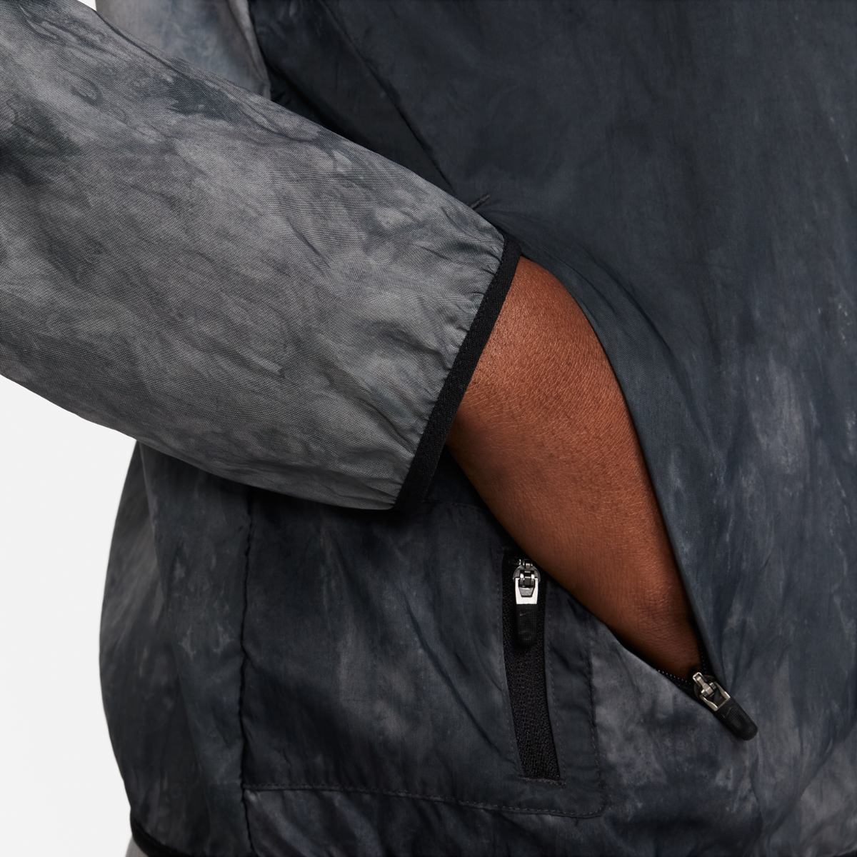 Жіноча вітровка Nike W Trail Repel Jkt FN6853-010, M — фото 6
