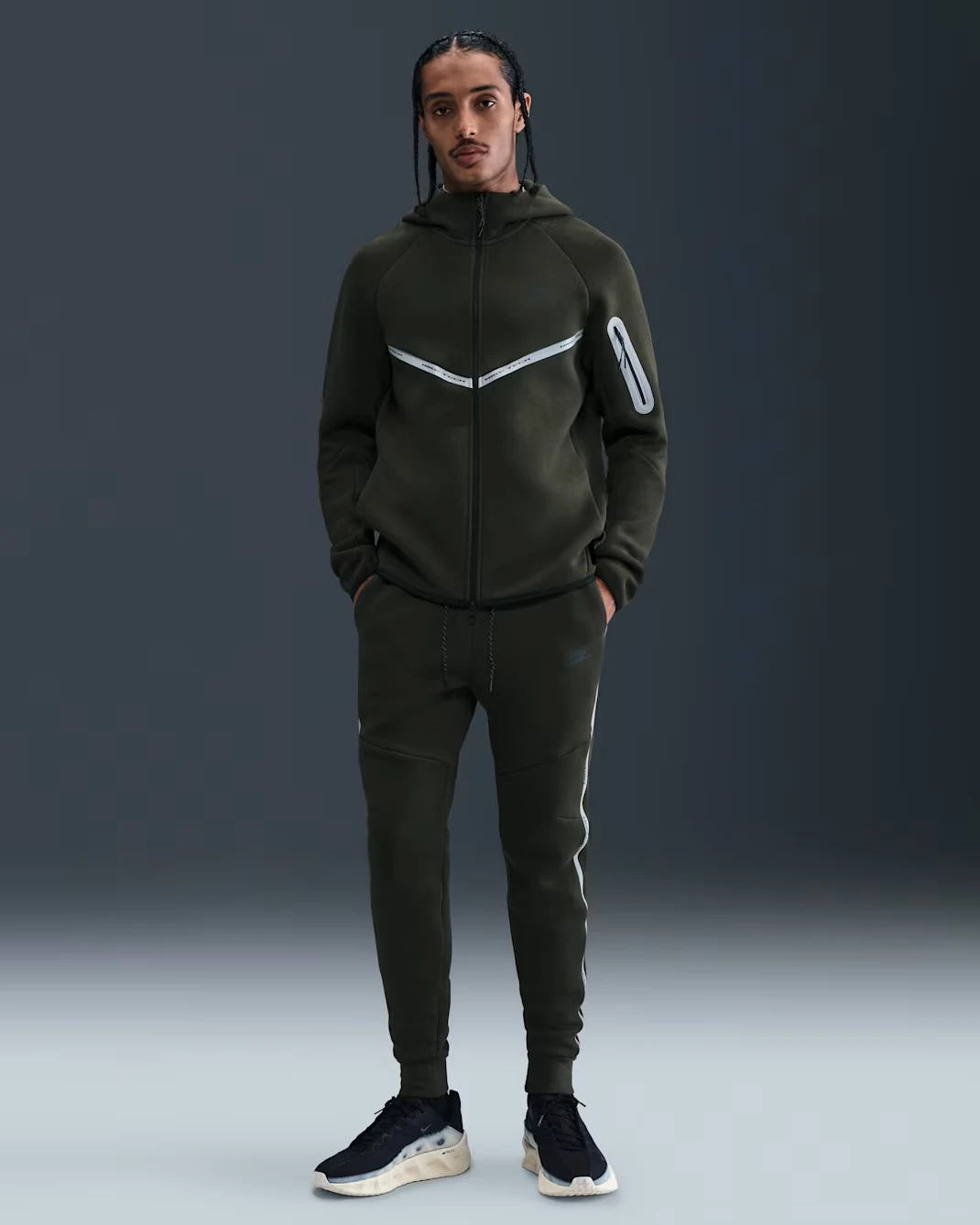 Штани чоловічі Nike Tech Flc Jggr Reflec Olive — фото 2