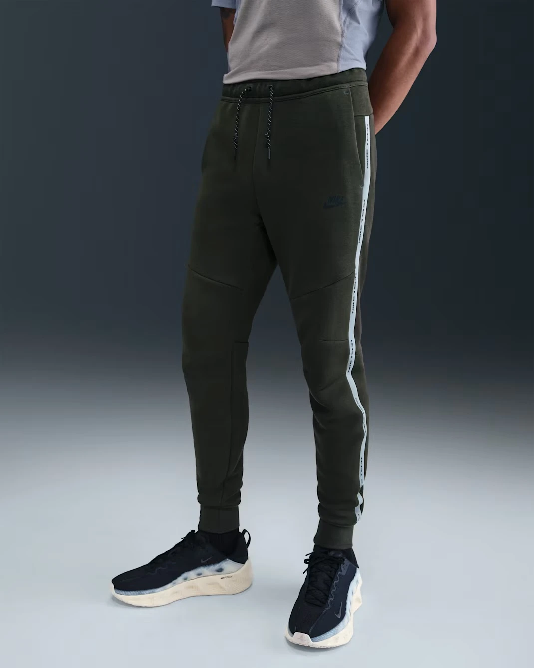 Штани чоловічі Nike Tech Flc Jggr Reflec Olive — фото 3