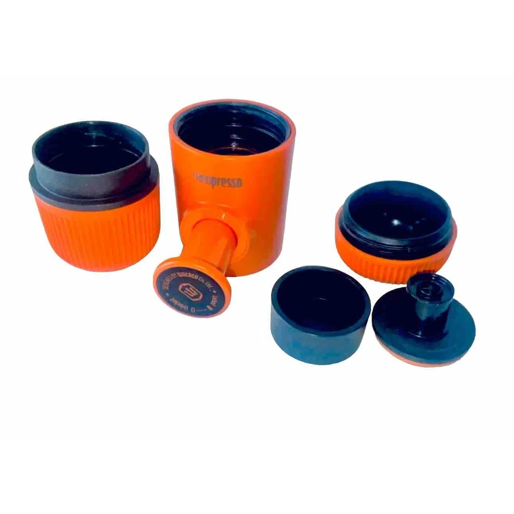 Портативна еспресо-кавоварка Wacaco Nanopresso помаранчева, механічна, для меленої кави — фото 2