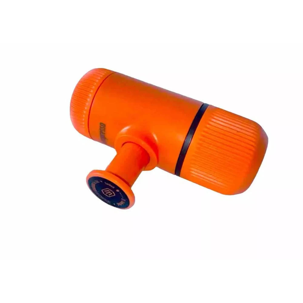 Портативна еспресо-кавоварка Wacaco Nanopresso помаранчева, механічна, для меленої кави — фото 4