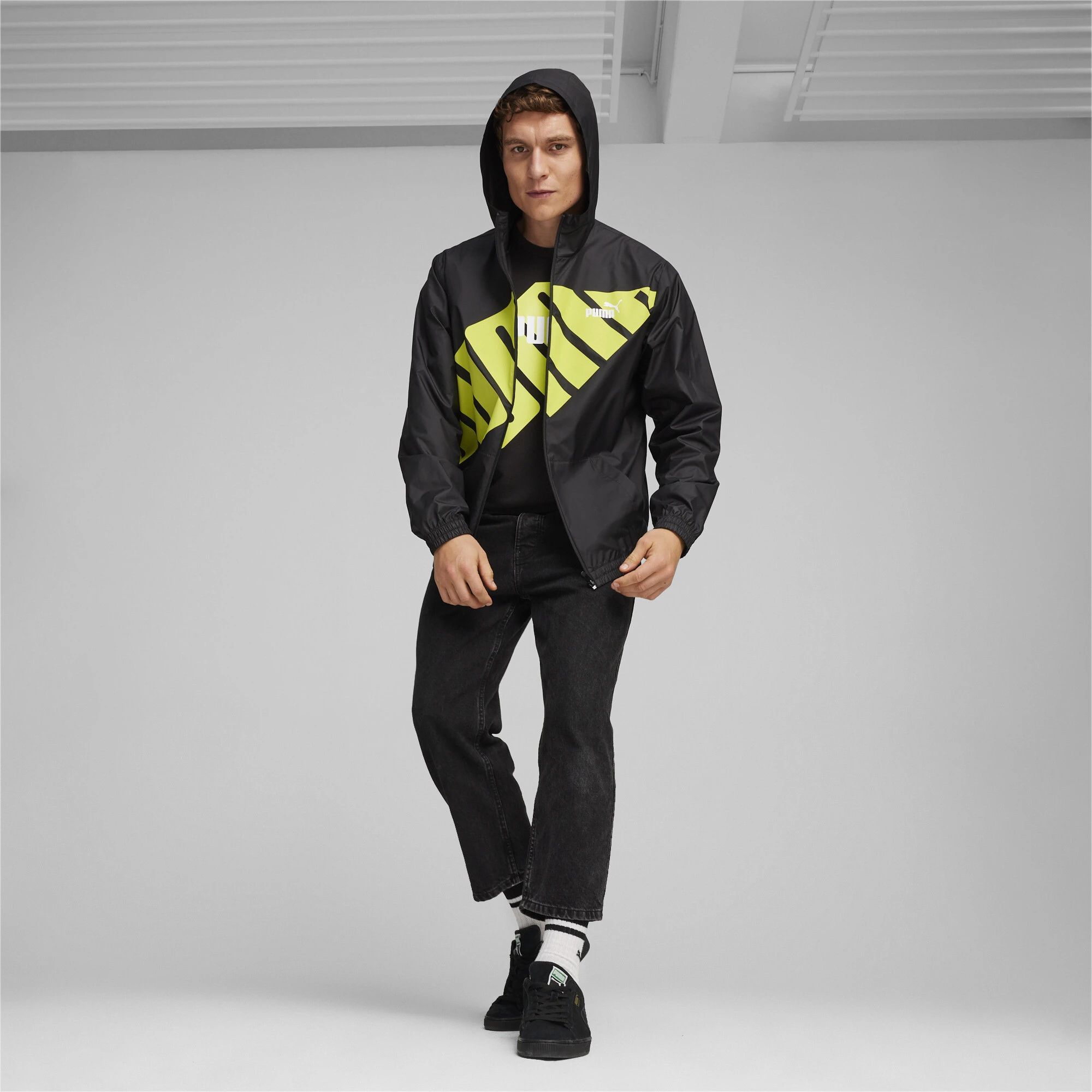 Вітровка чоловіча Puma Hooded Graphic Windbreaker Black (623837-01) — фото 1