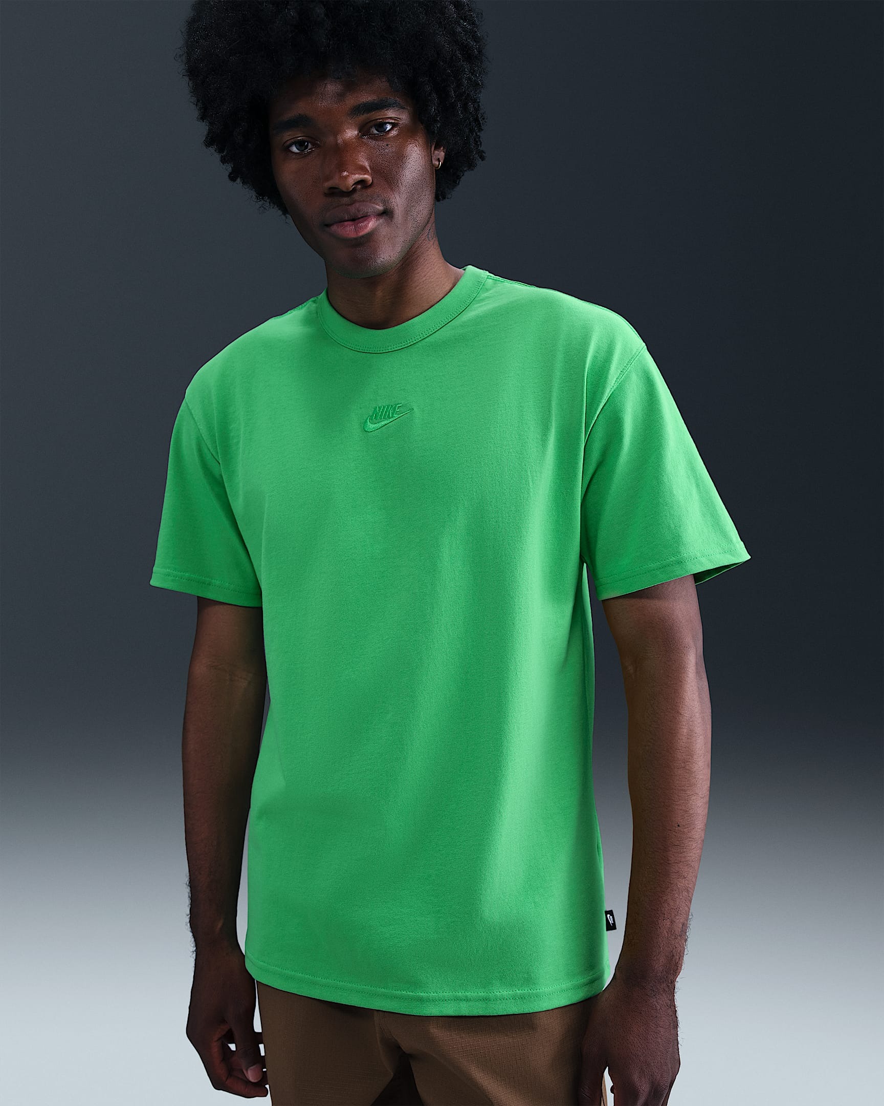 Футболка чоловіча Nike Sportswear Premium Essential Tee Green (DO7392-388) — фото 1