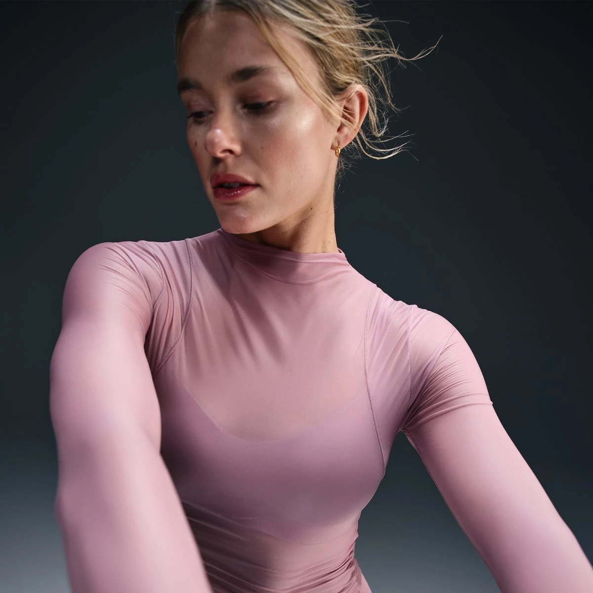 Футболка з довгим рукавом жіноча NIKE W NK INF Dri-FIT LS TOP SHEER FV7915-523, 2XS — фото 3