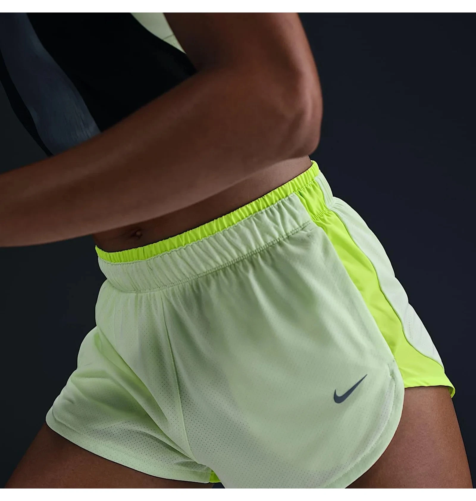 Шорти жіночі Nike W Run NVLT HJ2234-701, L — фото 4