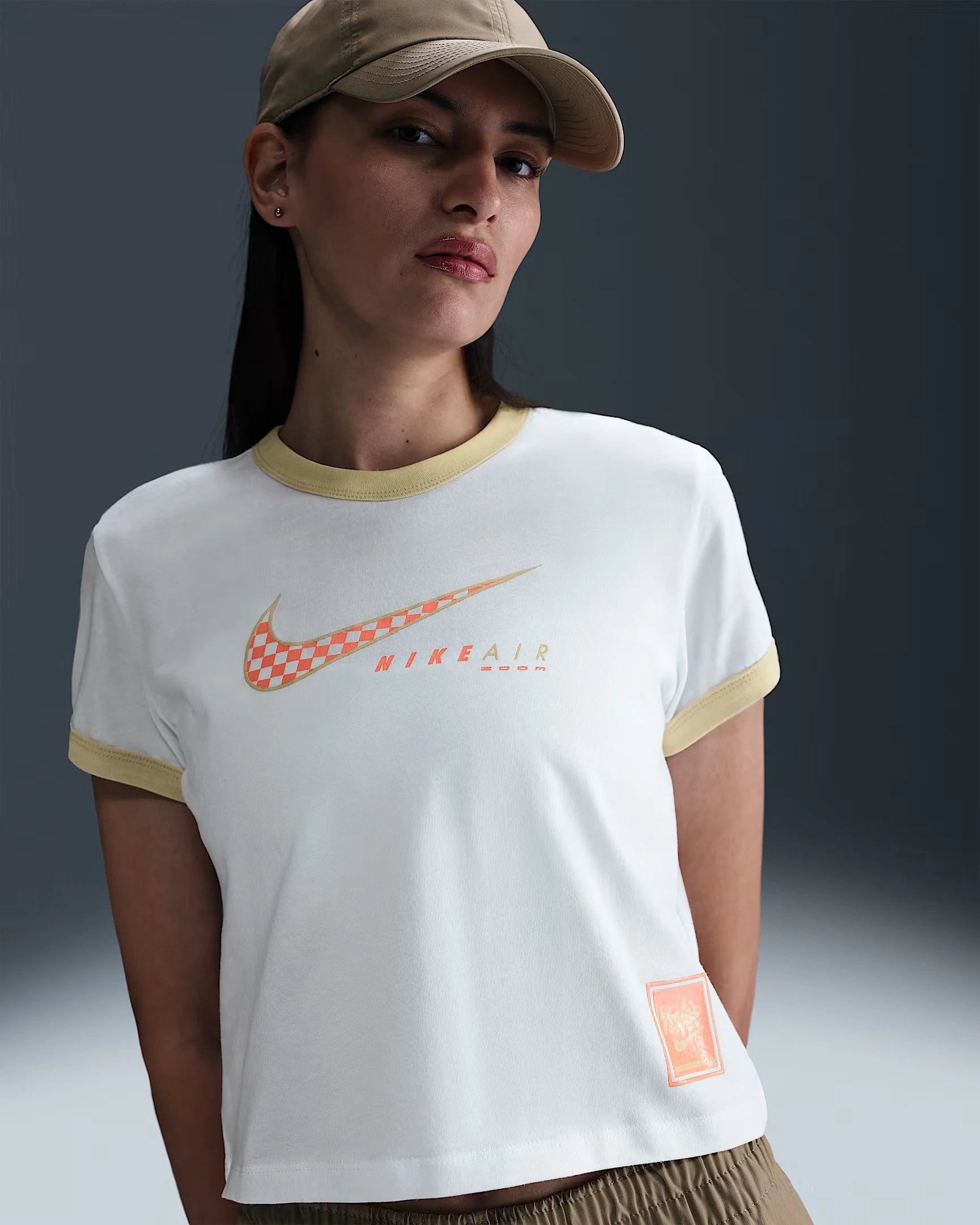 Жіноча футболка Nike Sportswear Club Moto Tee HQ1707-100, L — фото 2