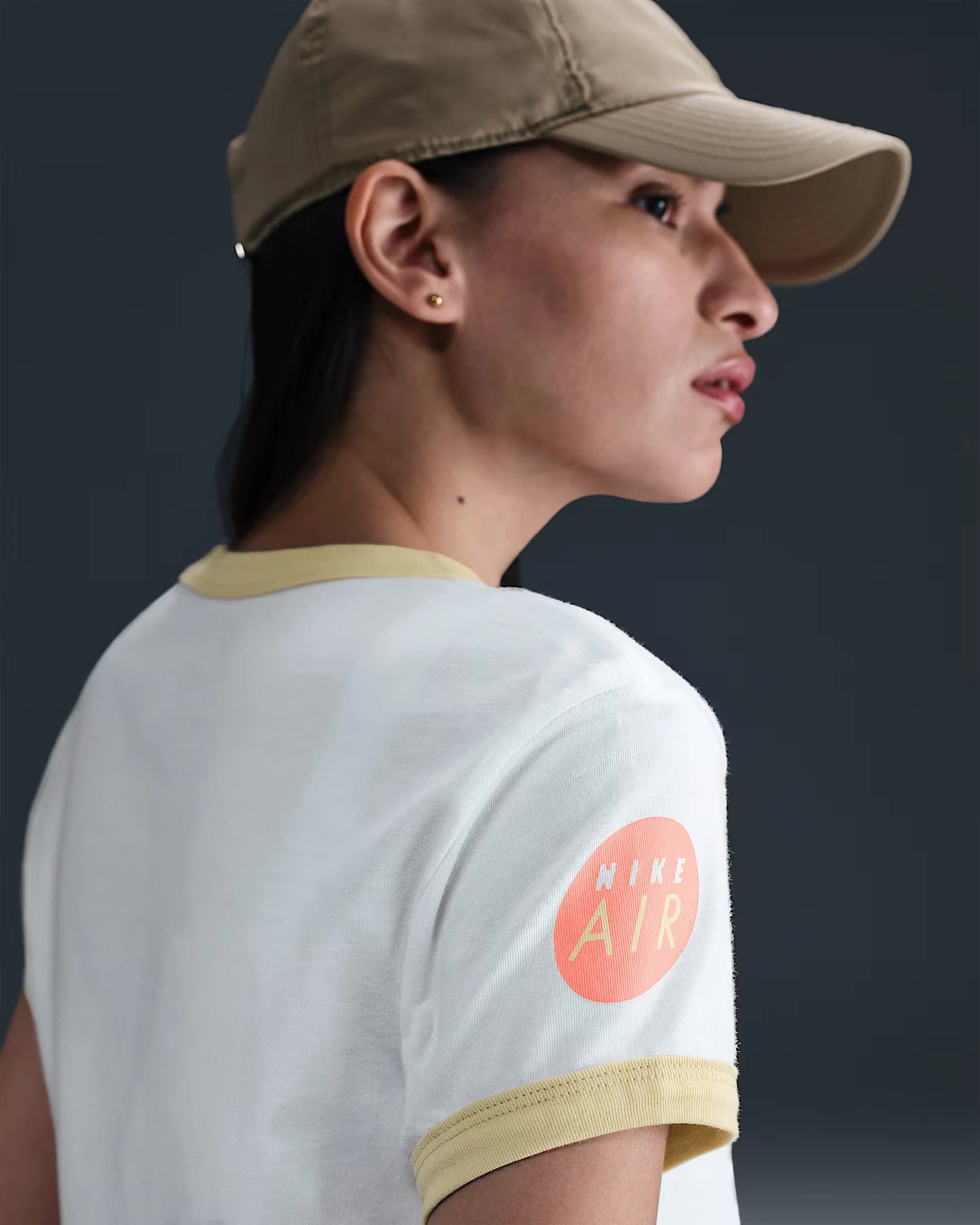 Жіноча футболка Nike Sportswear Club Moto Tee HQ1707-100, L — фото 3