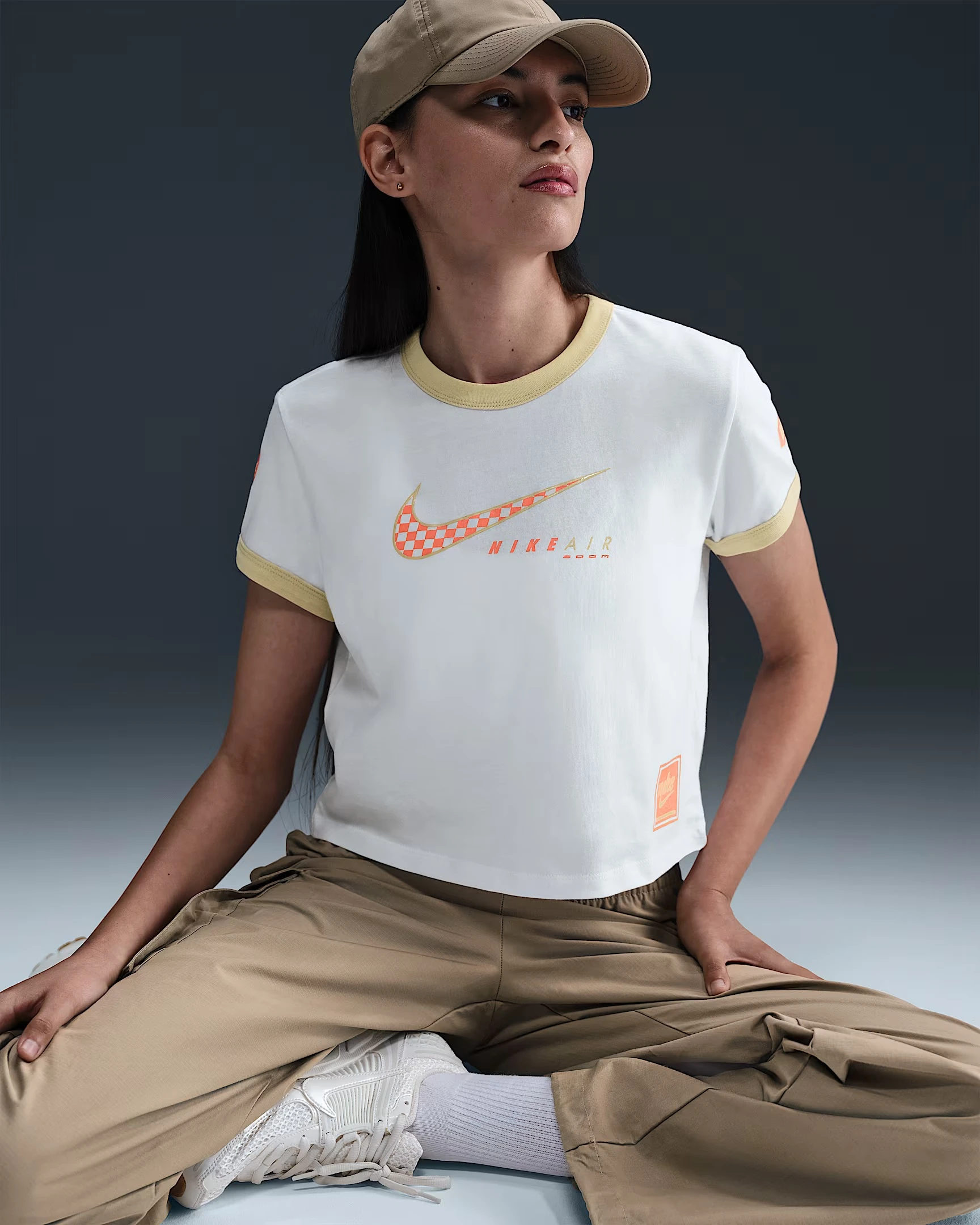 Жіноча футболка Nike Sportswear Club Moto Tee HQ1707-100, L — фото 4