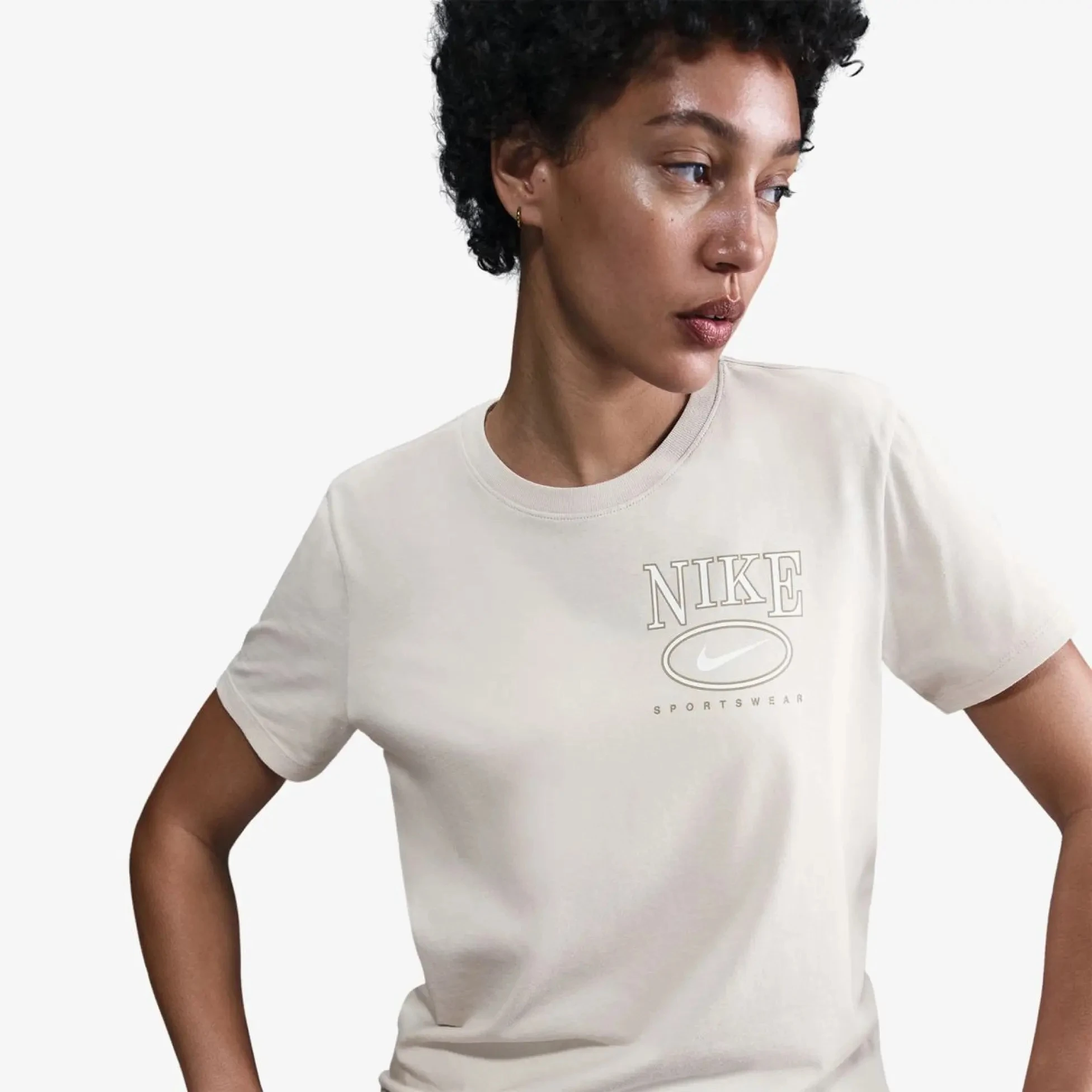 Футболка жіноча Nike Sportswear Club Short-Sleeve T-Shirt (IB2447-104) — фото 13