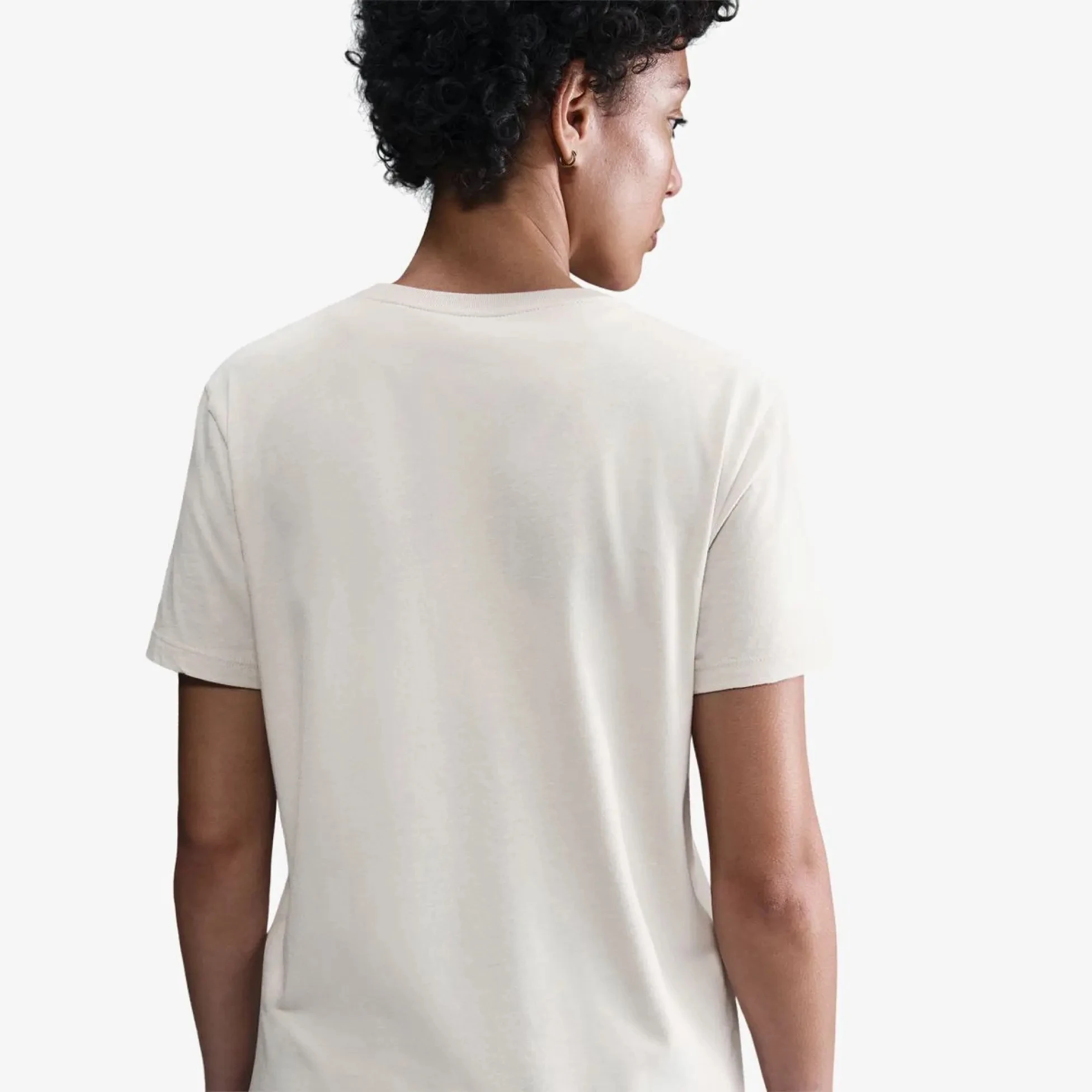 Футболка жіноча Nike Sportswear Club Short-Sleeve T-Shirt (IB2447-104) — фото 7