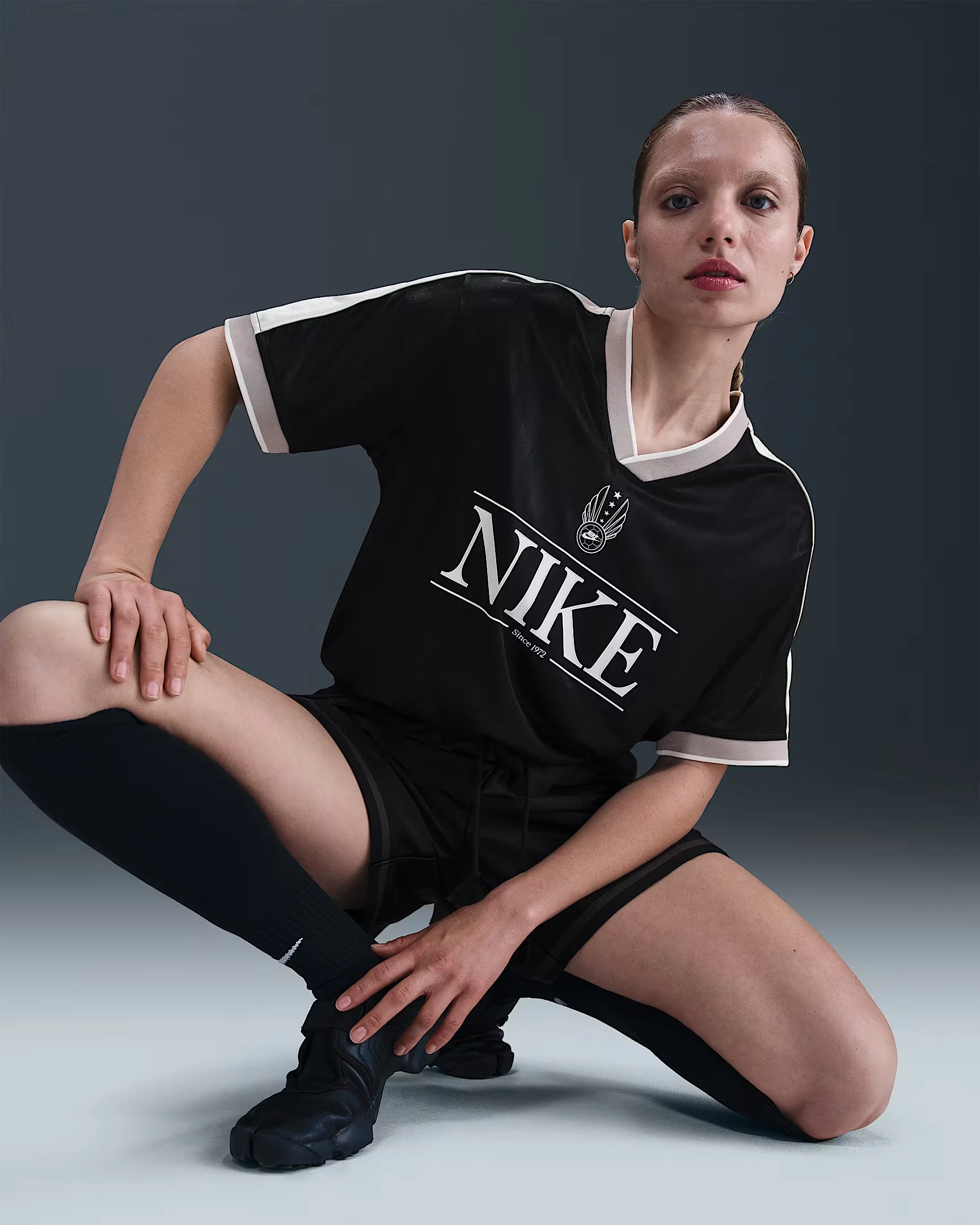Футболка жіноча NIKE W NSW V NECK JERSEY IH8504-010, L — фото 4