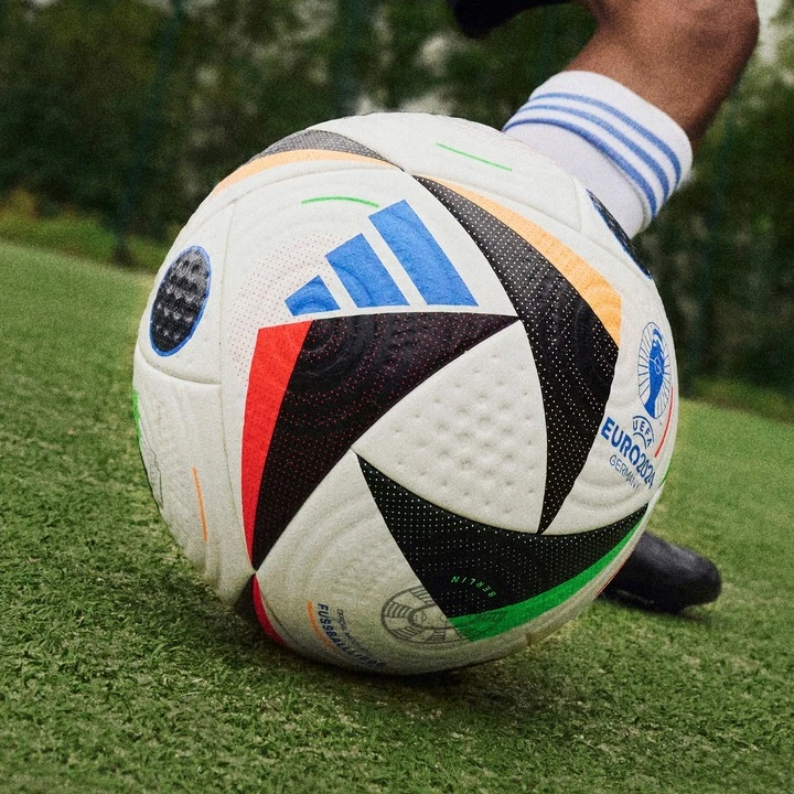Футбольний м'яч Adidas Fussballliebe Euro 2024 OMB (FIFA QUALITY PRO) IQ3682 №5 — фото 9