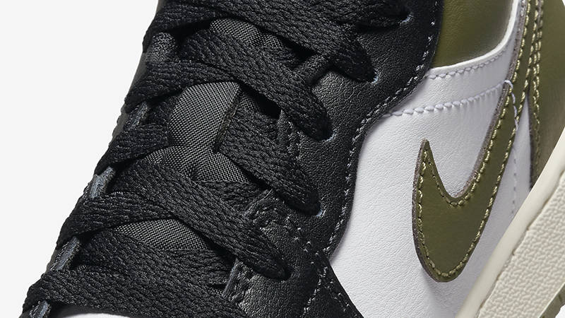 Кросівки дитячі Nike Air Jordan 1 Low GS 'Black Toe Medium Olive' — фото 6