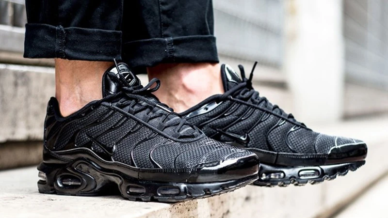 Кросівки чоловічі Nike Air Max Plus Triple (604133-050) — фото 6