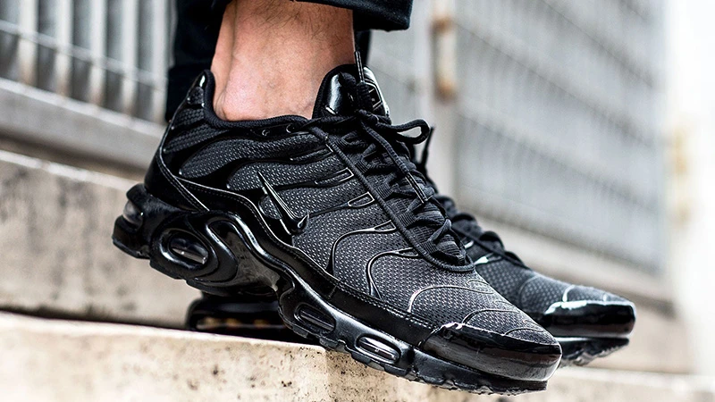 Кросівки чоловічі Nike Air Max Plus Triple (604133-050) — фото 7
