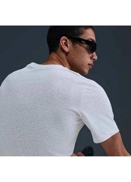 Футболка чоловіча Nike Sportswear Club T-Shirt (AR4997-051) — фото 3