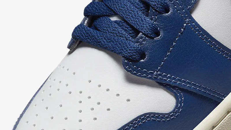 Nike Wmns Air Jordan 1 Mid 'French Blue' — фото 6