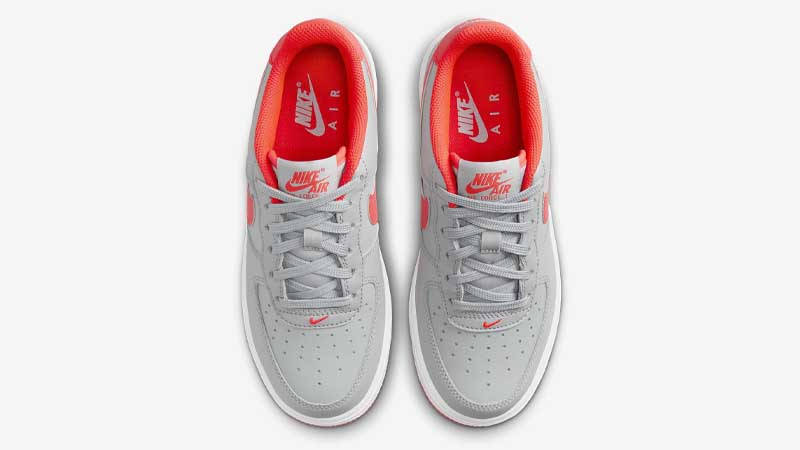 Кросівки дитячі Nike Air Force 1 GS 'Light Smoke Bright Crimson' — фото 4