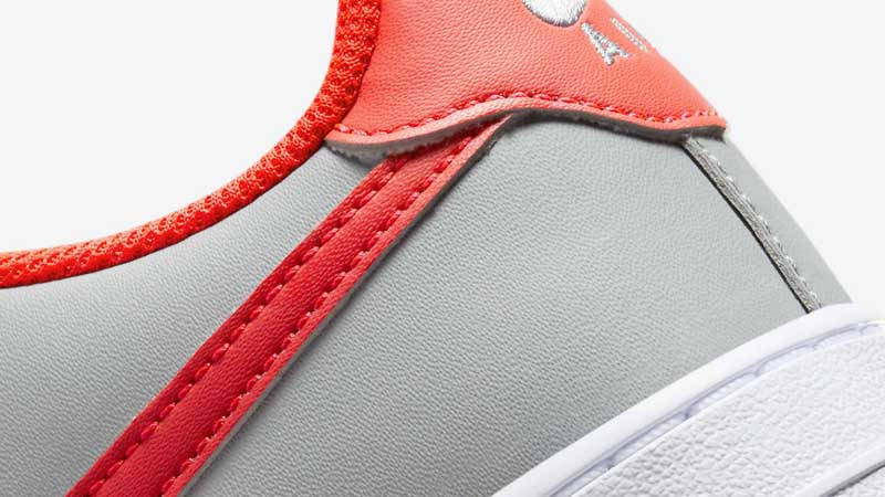 Кросівки дитячі Nike Air Force 1 GS 'Light Smoke Bright Crimson' — фото 6