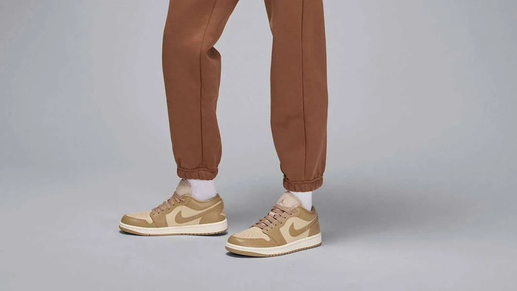 Кросівки жіночі Nike Wmns Air Jordan 1 Low 'Rattan' — фото 4