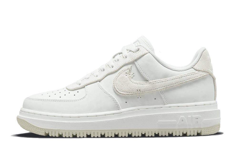 Кросівки чоловічі Nike Air Force 1 Luxe (DD9605-100) — фото 1