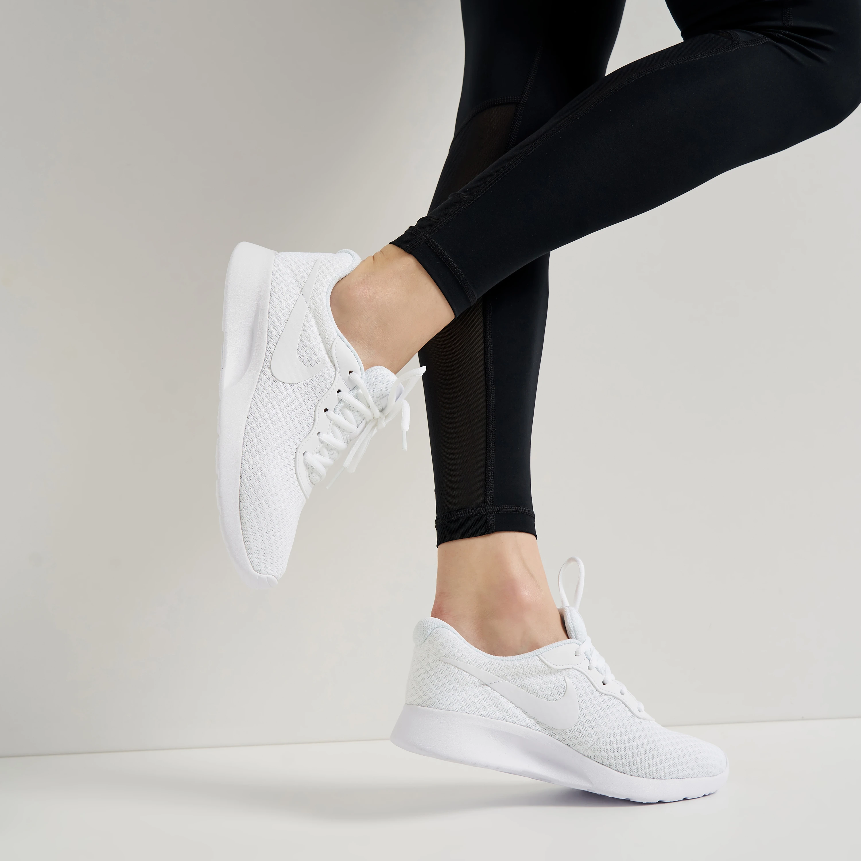 Кросівки Nike WMNS NIKE TANJUN — фото 8