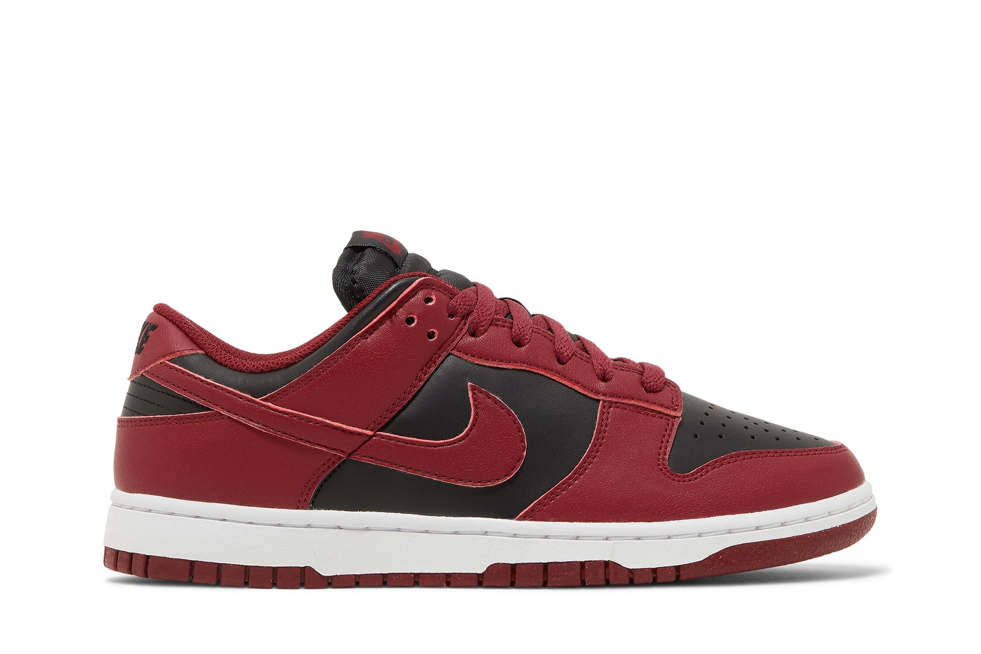 Кросівки жіночі Nike Wmns Dunk Low Next Nature 'Team Red Black' — фото 1
