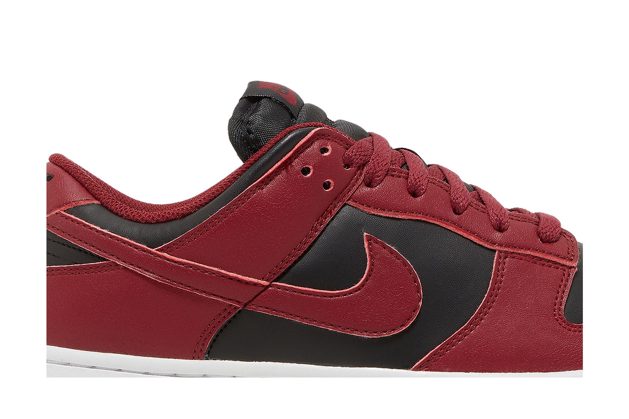 Кросівки жіночі Nike Wmns Dunk Low Next Nature 'Team Red Black' — фото 3