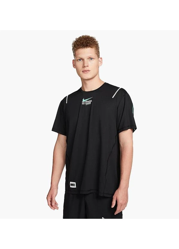 Футболка чоловіча Nike T-Shirt Dri-Fit D.Y.E. Short-Sleeve Fitness Top Black (DQ6646-010) — фото 1