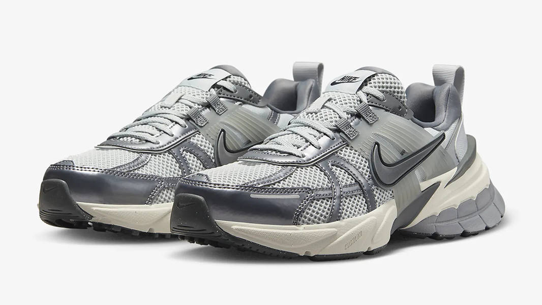 Кросівки жіночі Nike Wmns V2K Run 'Pure Platinum Wolf Grey' — фото 3