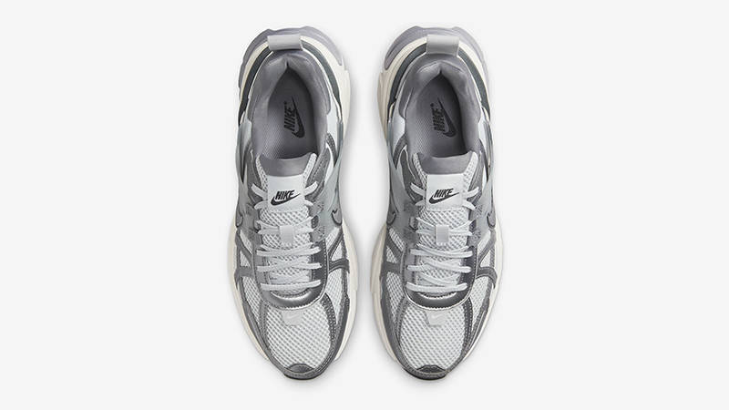 Кросівки жіночі Nike Wmns V2K Run 'Pure Platinum Wolf Grey' — фото 7