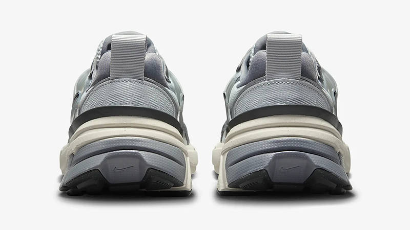 Кросівки жіночі Nike Wmns V2K Run 'Pure Platinum Wolf Grey' — фото 8