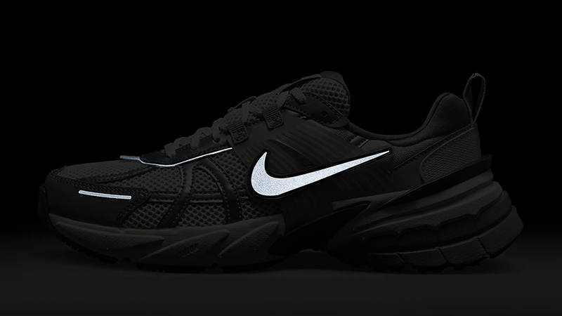 Кросівки жіночі Nike Wmns V2K Run 'Pure Platinum Wolf Grey' — фото 9