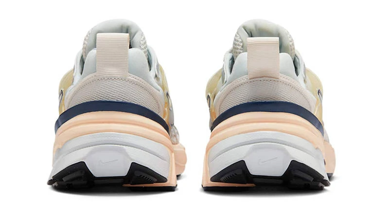 Кросівки жіночі Nike Wmns V2K Run 'Platinum Tint Guava Ice' — фото 6