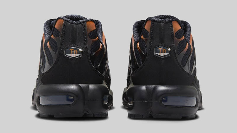 Кросівки чоловічі Nike Air Max Plus Black/Orange — фото 5
