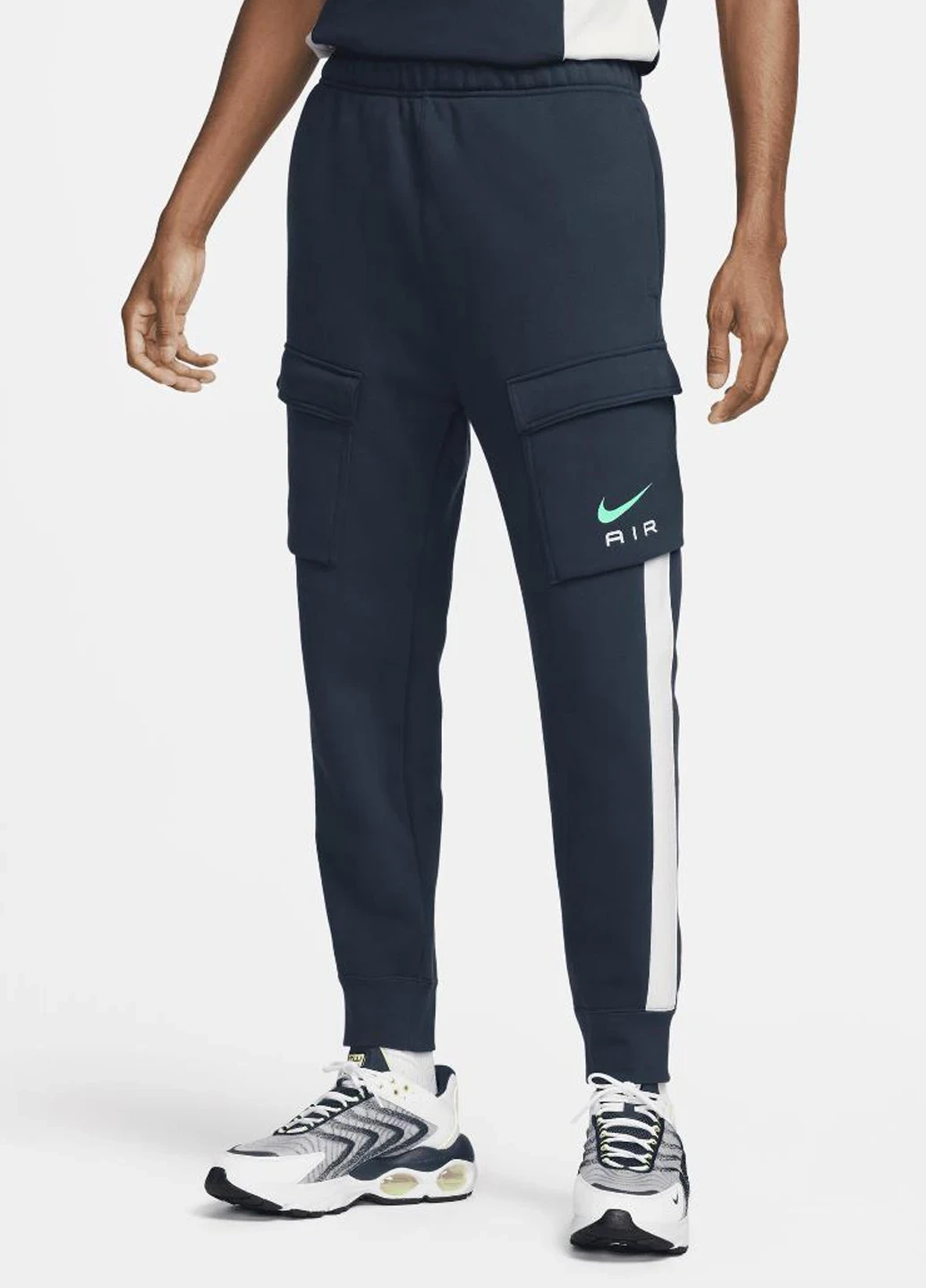 Брюки чоловічі Nike Men's Fleece Cargo Trousers (FN7693-410) — фото 1