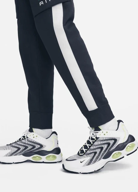 Брюки чоловічі Nike Men's Fleece Cargo Trousers (FN7693-410) — фото 7