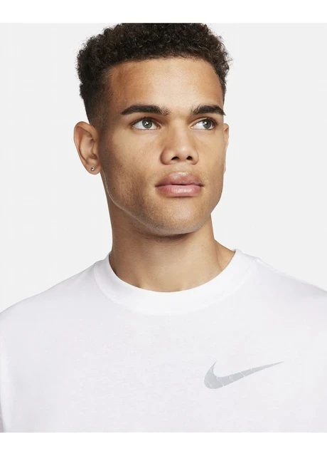 Футболка чоловіча Nike Basketball T-Shirt (FQ4904-100) — фото 5