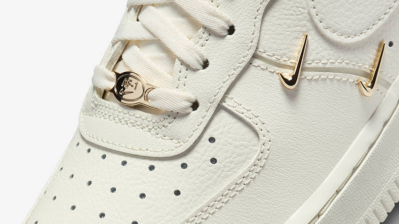 Кросівки Nike Air Force 1 Low LX Gold — фото 6