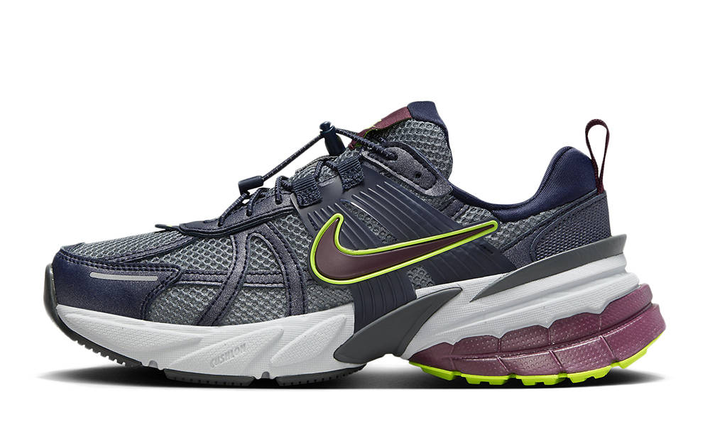 Кросівки для бігу жіночі Nike V2k Run Nh Luminous (FV6602-400) — фото 1